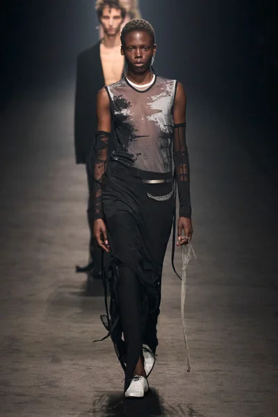 Look 11